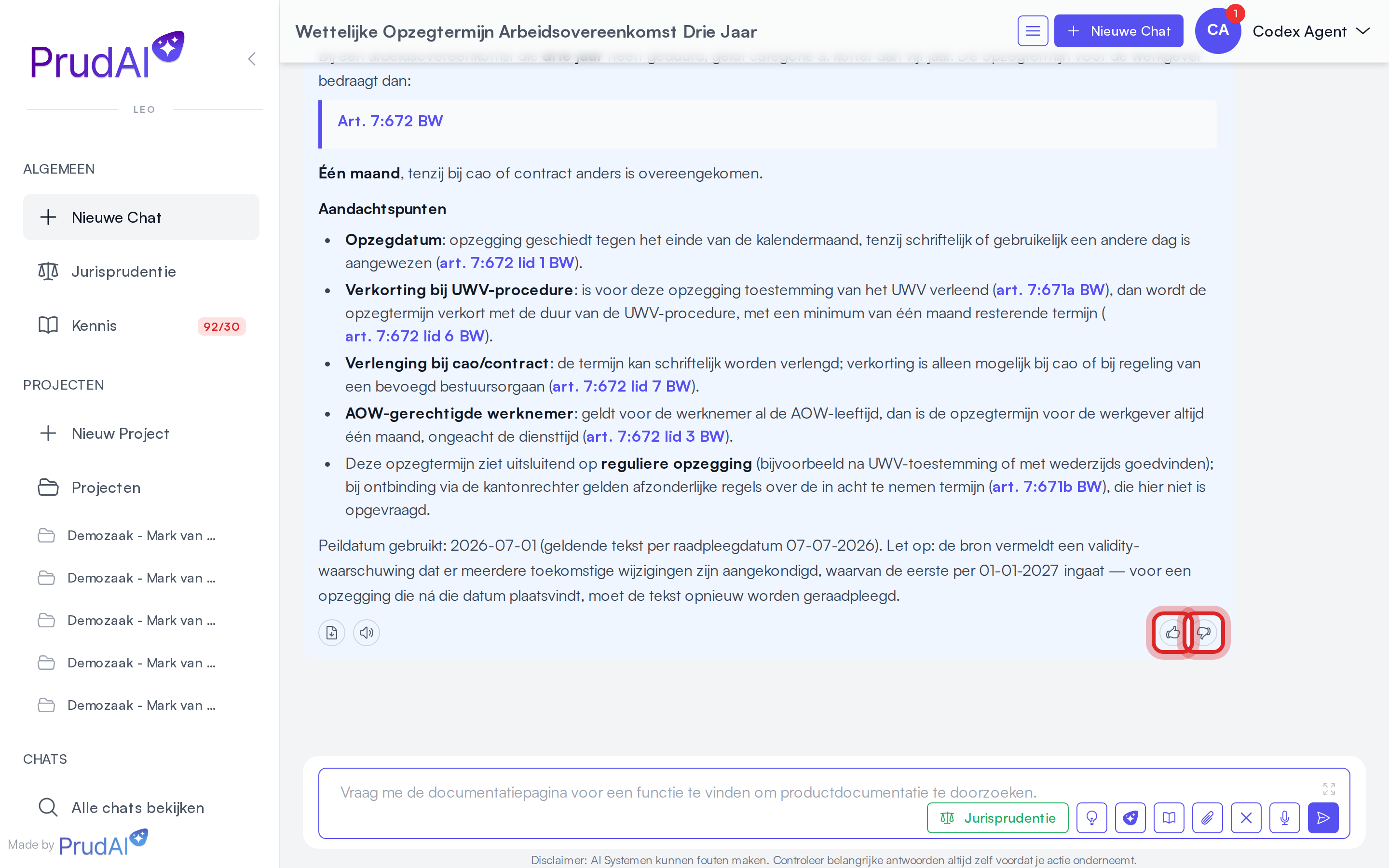 De knoppenrij onder een antwoord met feedbackduimen