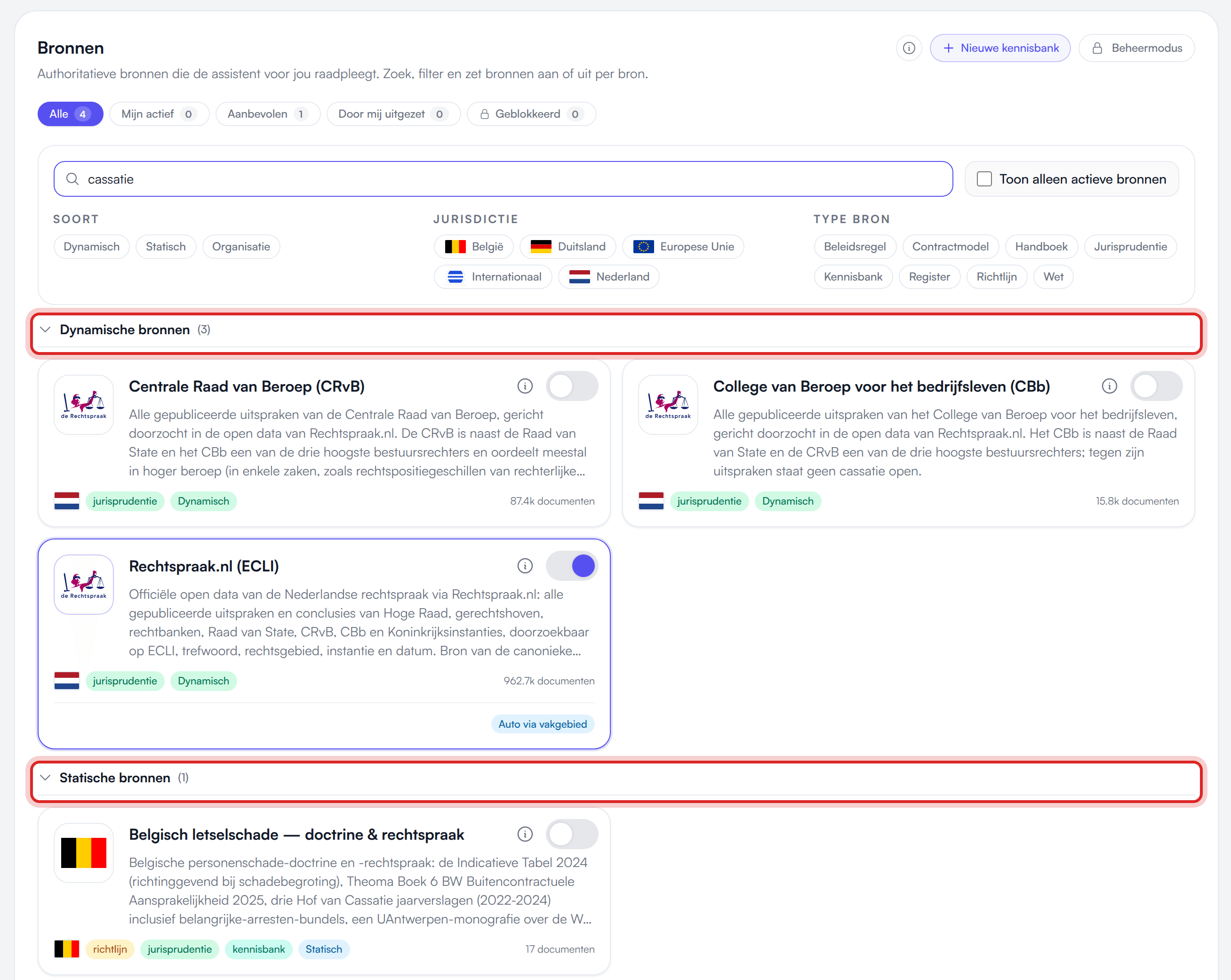 De sectie Bronnen op de Kennis-pagina, gezocht op cassatie: onder de kop Dynamische bronnen de kaarten van de Centrale Raad van Beroep, het College van Beroep voor het bedrijfsleven en Rechtspraak.nl, elk met documentaantal en aan/uit-schakelaar, en daaronder de kop Statische bronnen met een Belgische kennisbank over letselschade